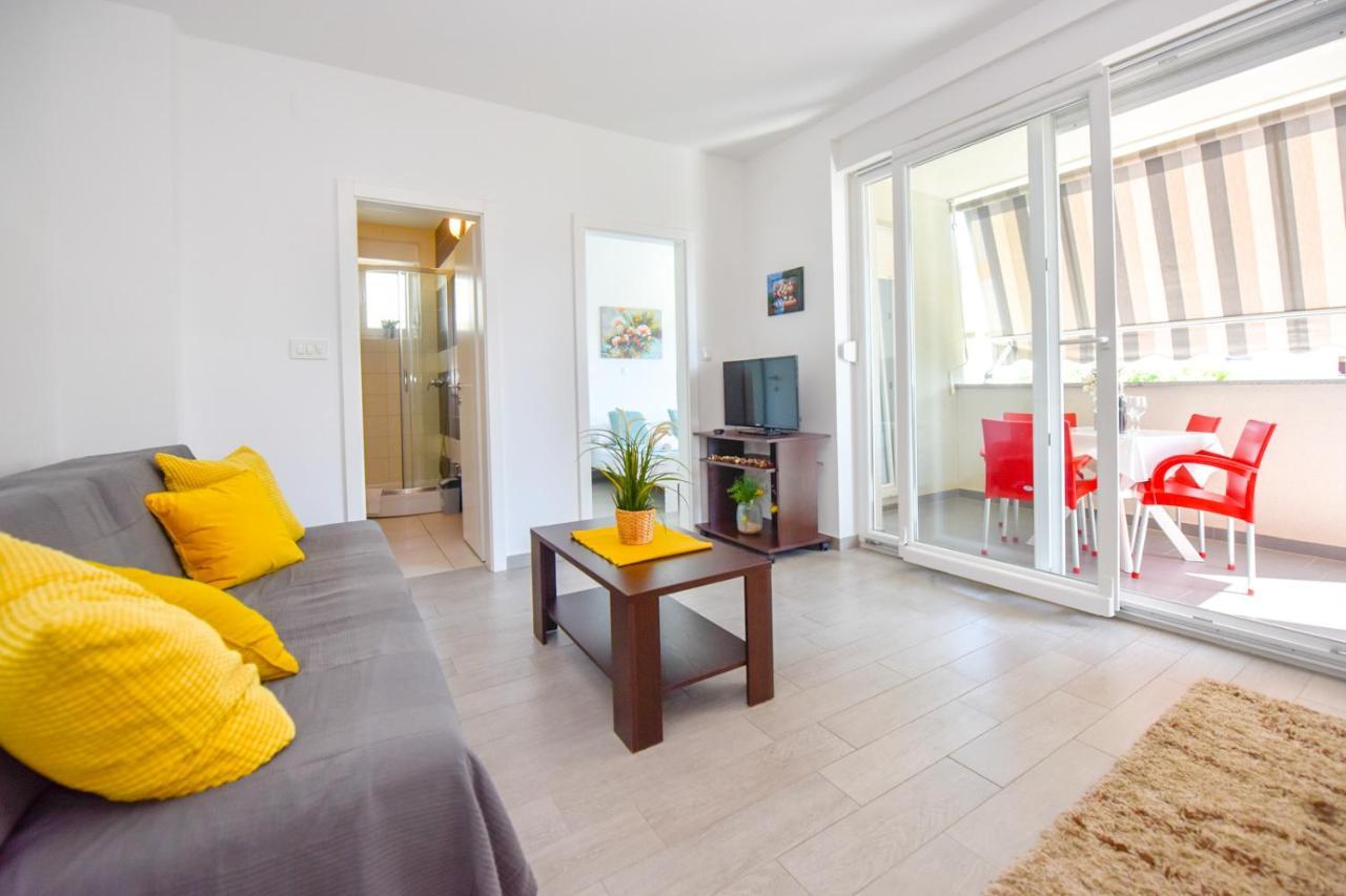 Apartments Yoko Novalja Εξωτερικό φωτογραφία