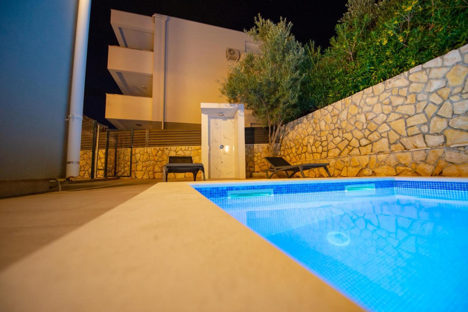 Apartments Yoko Novalja Εξωτερικό φωτογραφία